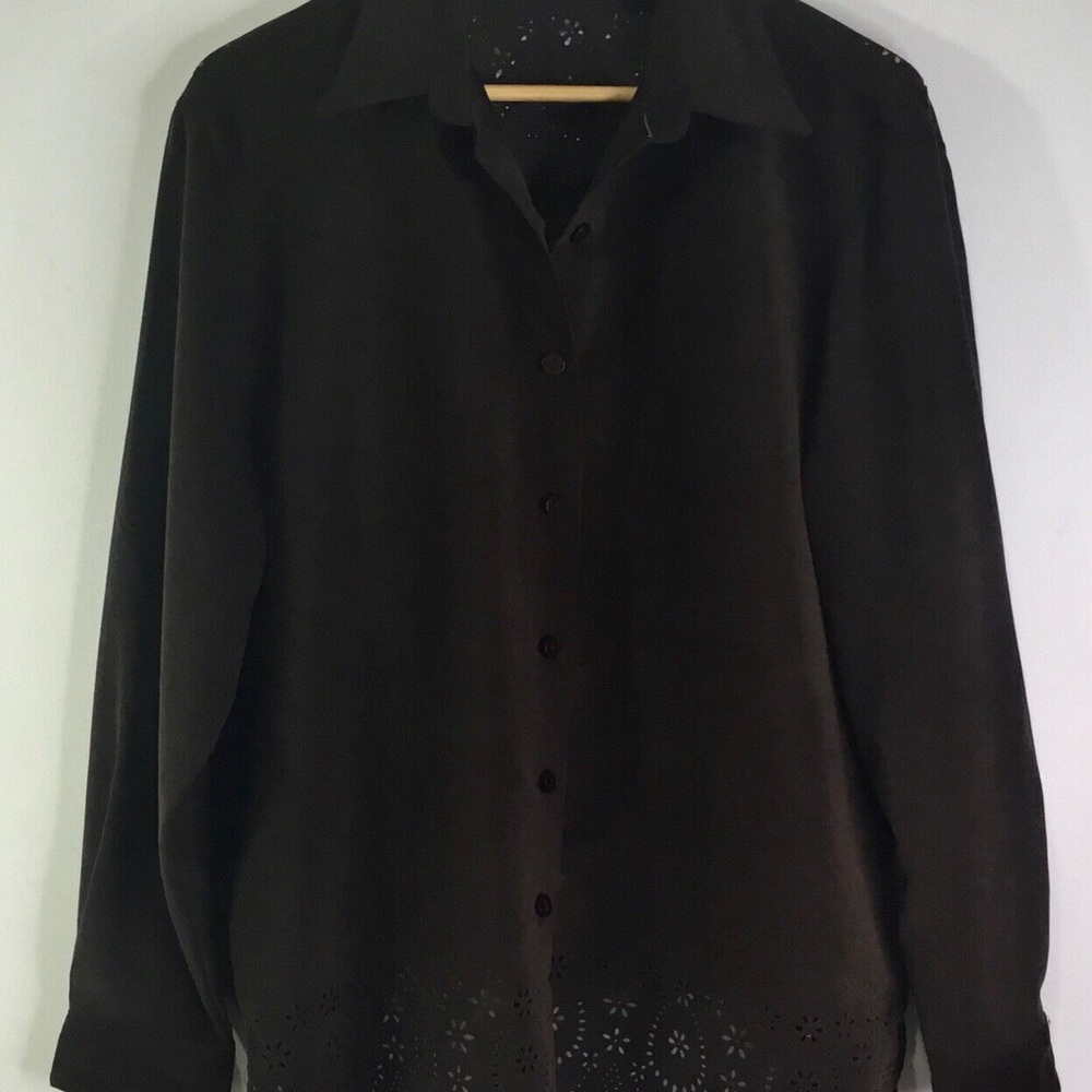 Analogy Western Style Shirt Suede Look
Die Cut Floral Pattern
Women Size XL